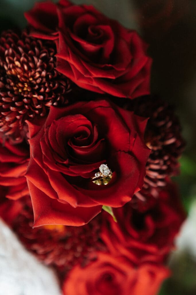 Detail flowers and rings